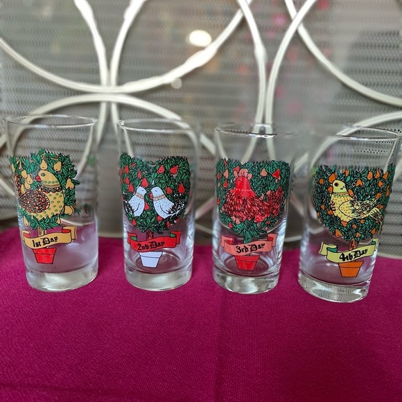 Other - Vintage 12 days of Christmas Glasses. Complete.